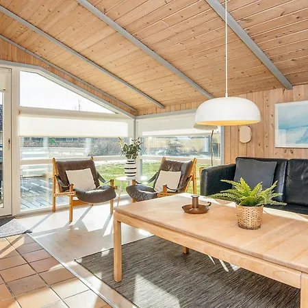 6 Person Holiday In